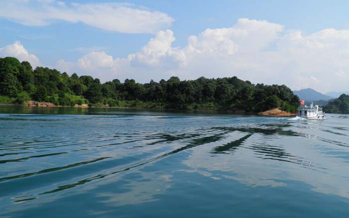 ���Gɫ�f�G������Դ�r(n��ng)��ɽȪ��׌�þӶ��е�������܃�(y��u)�|(zh��)ˮԴ����